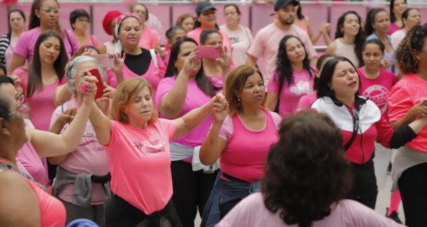 Prefeitura de Barueri lança Outubro Rosa 2025 com palestras, atividades físicas, rodas de conversa e ações de saúde.