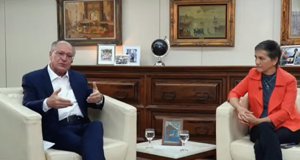 Geraldo Alckmin demonstra otimismo nas negociações entre Brasil e EUA para reverter tarifas que afetam exportações nacionais.