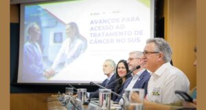 O Governo do Brasil oferece auxílio financeiro para deslocamento, alimentação e hospedagem de pacientes em tratamento de radioterapia.