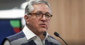 Governo registra 59 notificações de intoxicação por metanol e acompanha situação por meio de Sala de Situação em Brasília.