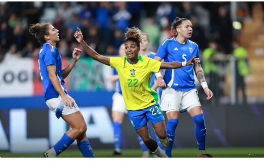 Seleção feminina do Brasil vence a Itália por 1 a 0 em Parma. Gol de Luany garante invencibilidade no histórico entre as seleções.