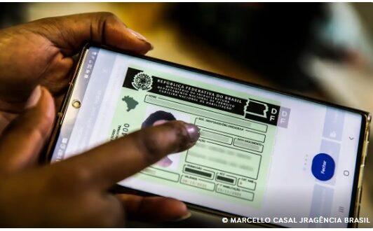 Ministério dos Transportes inicia consulta pública sobre mudanças na CNH, permitindo diferentes formas de preparação para exames.