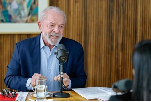 Em entrevista à Rádio Piatã, Lula fala sobre conquistas sociais e econômicas, agenda na Bahia e planos para reduzir desigualdades no país.
