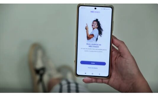 Ministério da Educação lança o app “MEC Enem - o Simuladão do Enem”, com questões oficiais disponíveis para estudantes de todo o país.