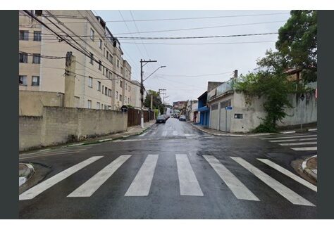 Prefeitura de Cotia conclui recapeamento e melhorias viárias nos bairros Portão e Nakamura Park, com drenagem e nova sinalização.