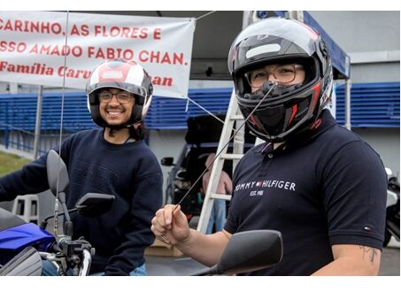 Mobilização em memória de Fábio Chan chama atenção em Cotia para o uso da antena corta-pipa e os riscos do cerol nas linhas.