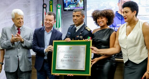 Câmara de Osasco homenageia o comandante da GCM, Erivan da Silva Gomes, com o Título de Cidadão Osasquense.