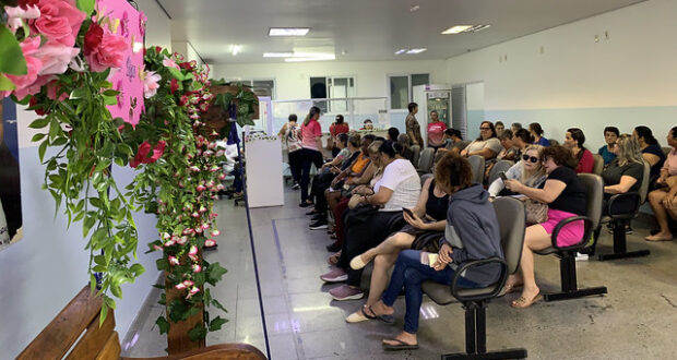 Centro de Especialidades de Caraguatatuba realizou mutirão com exames preventivos, mamografias e testes rápidos no Outubro Rosa.