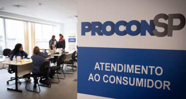 Procon-SP quer entender como os consumidores paulistas agem na Black Friday para aprimorar orientações e políticas de consumo.